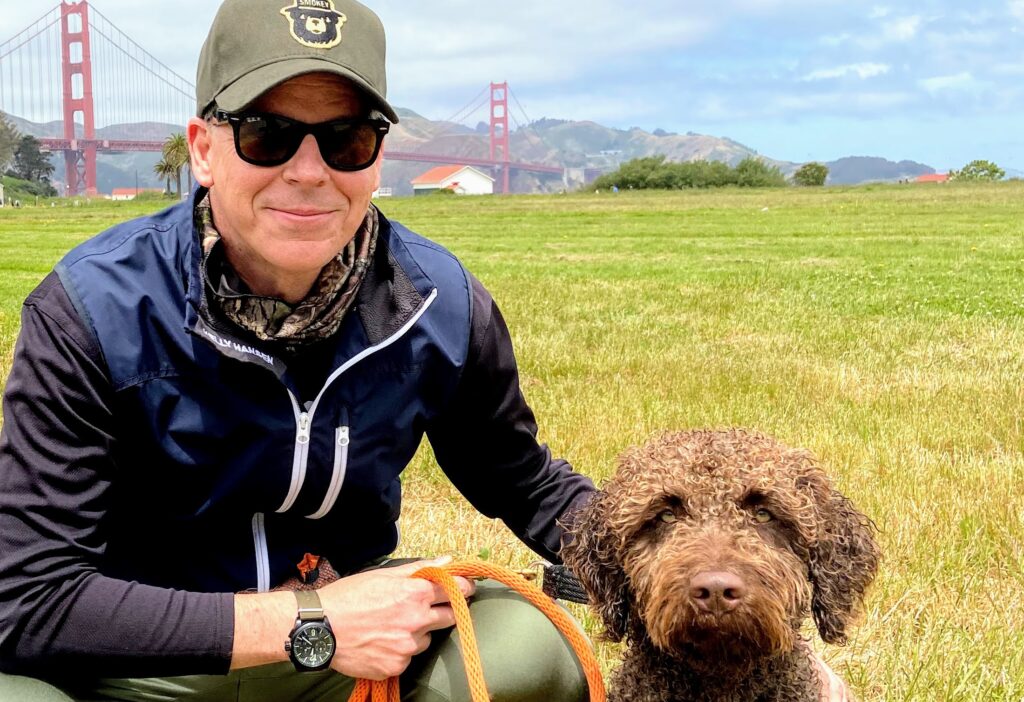 Arthur Morgan and Paco in front of the Golden Gate Bridge